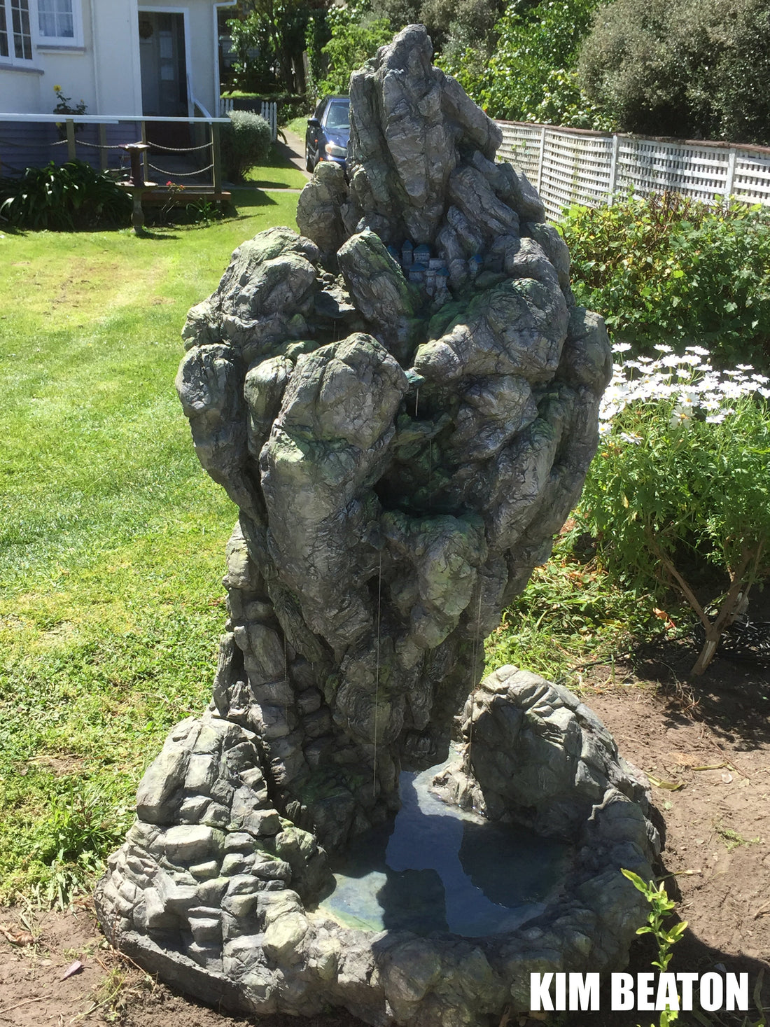 Water fountain sculpture made with Pal Tiya Premium cement clay